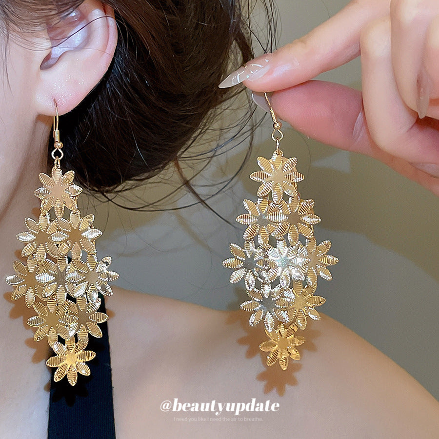 Women's Metal Flower Tassel For Exaggerated Design Ear Hook Light Earrings