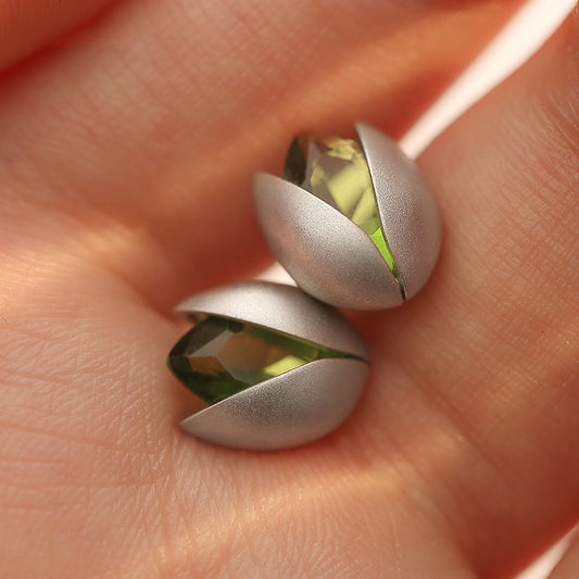 Women's Pistachio Simple Design High-grade Affordable Luxury Fashion Refined Wild Stud Earrings