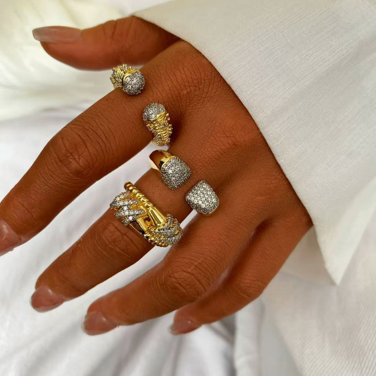 Light Luxury Twisted Inlaid Zircon Open Ring