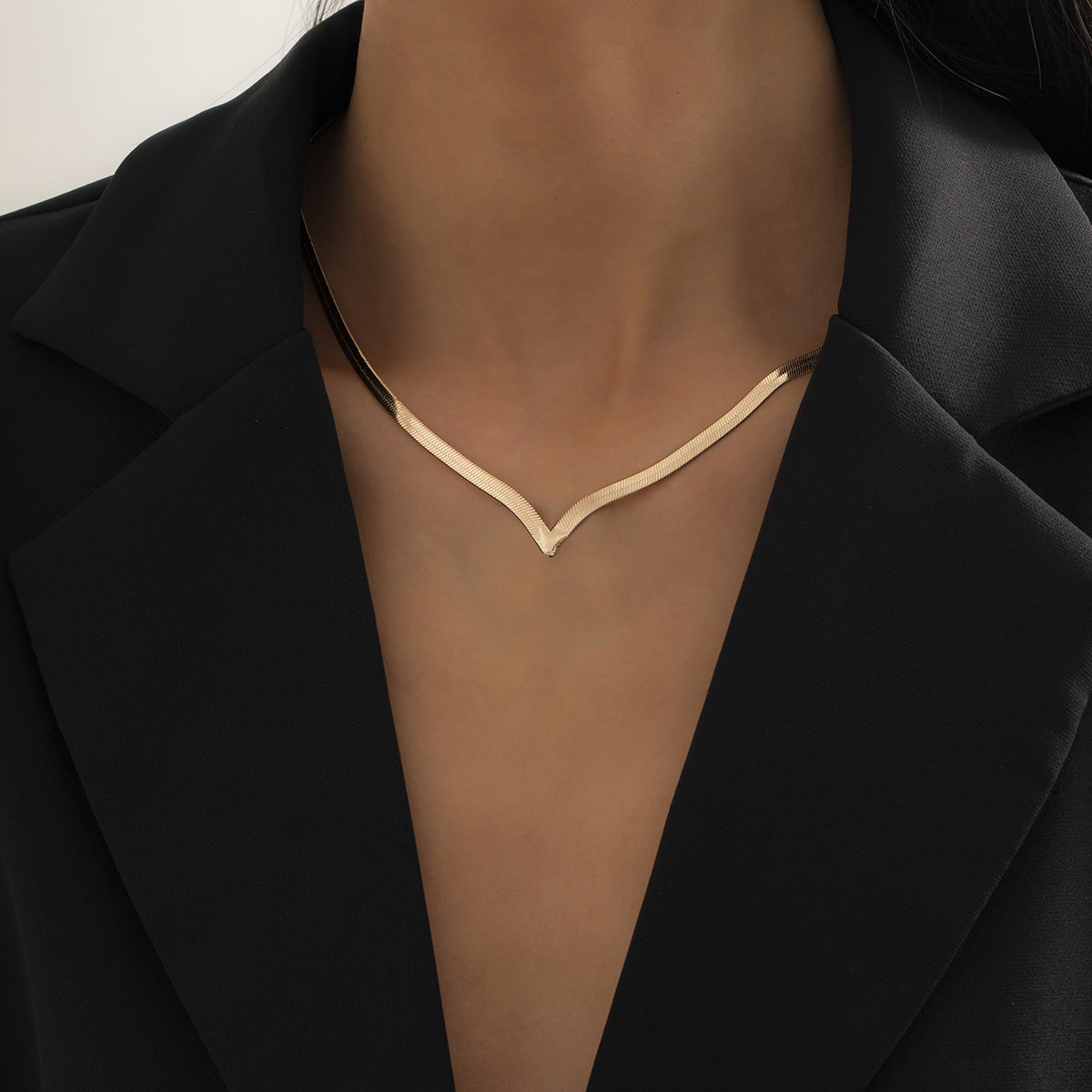 Women's Hip Hop Street Snap Metal Snake Bones Chain Necklace