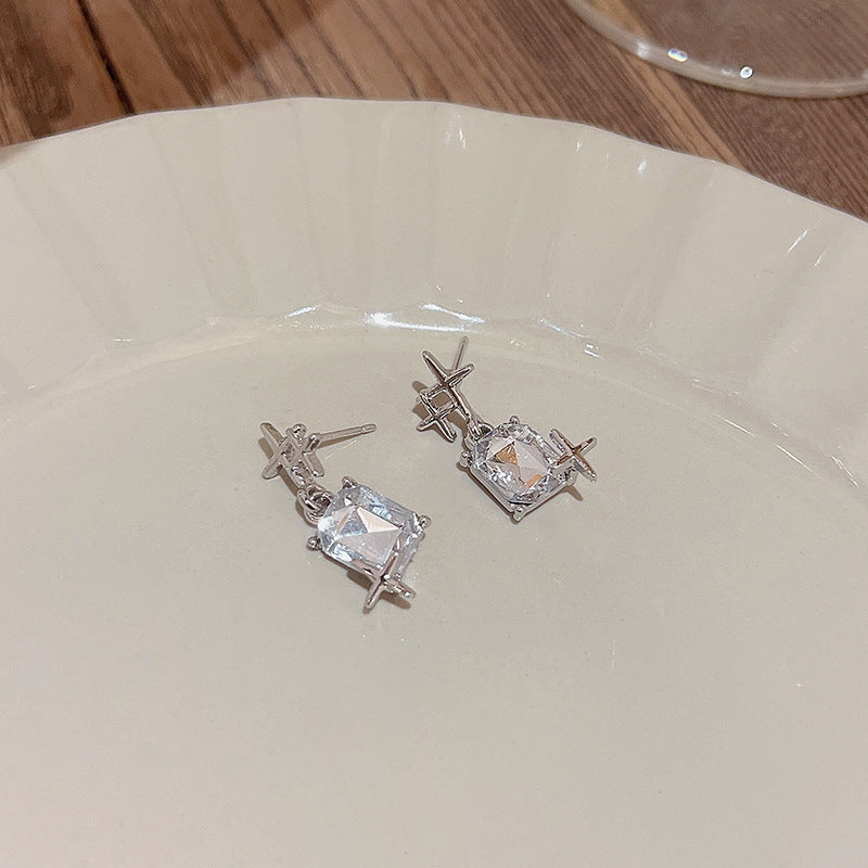 Diamant carré de conception avancée de luxe léger pour femmes pour boucles d'oreilles