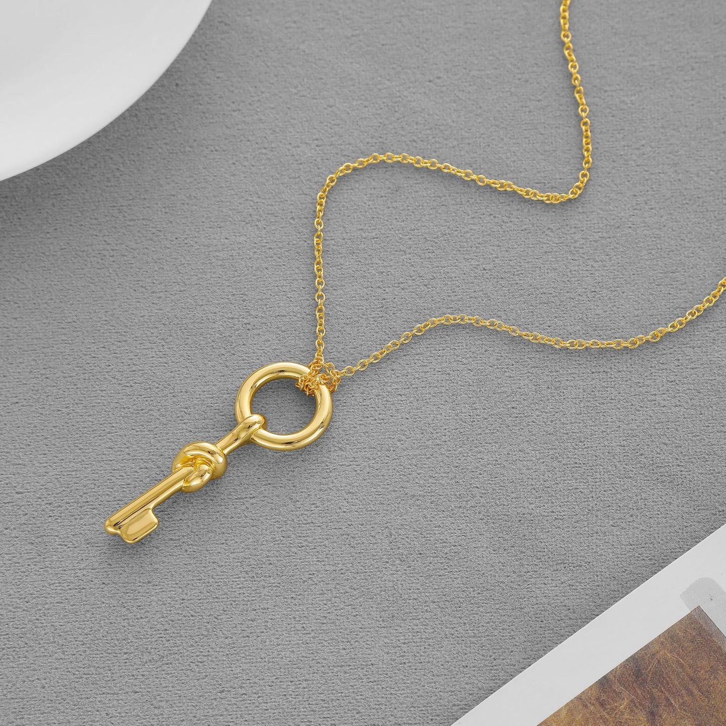 Twist Key French Style Special Interest Light Luxury Cold High-grade Necklace