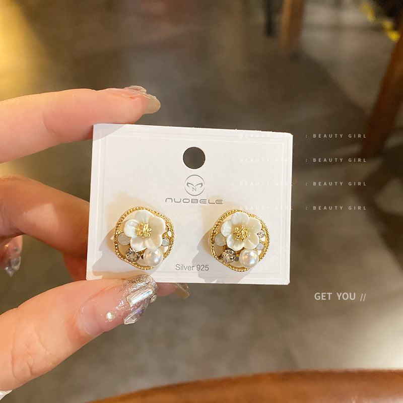 Women's Sier Pearl Flower Round Style Retro Temperamental Earrings