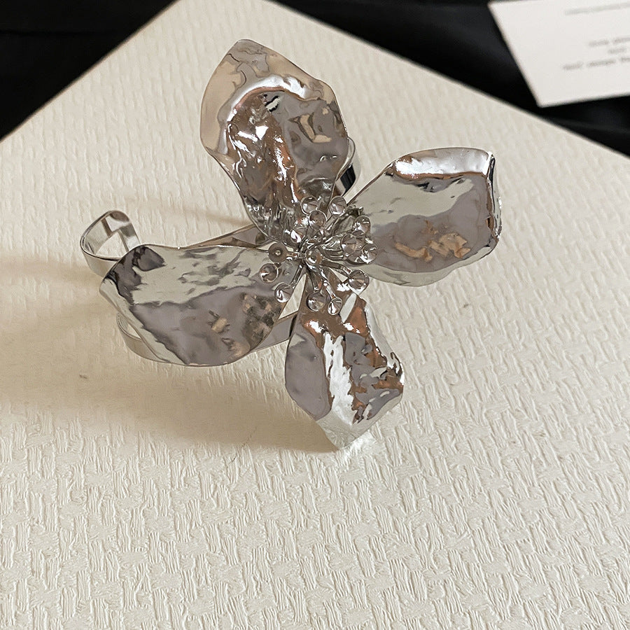 Women's Metal Pleated Flowers Openings Suit Niche Exaggerated Light Luxury Bracelet