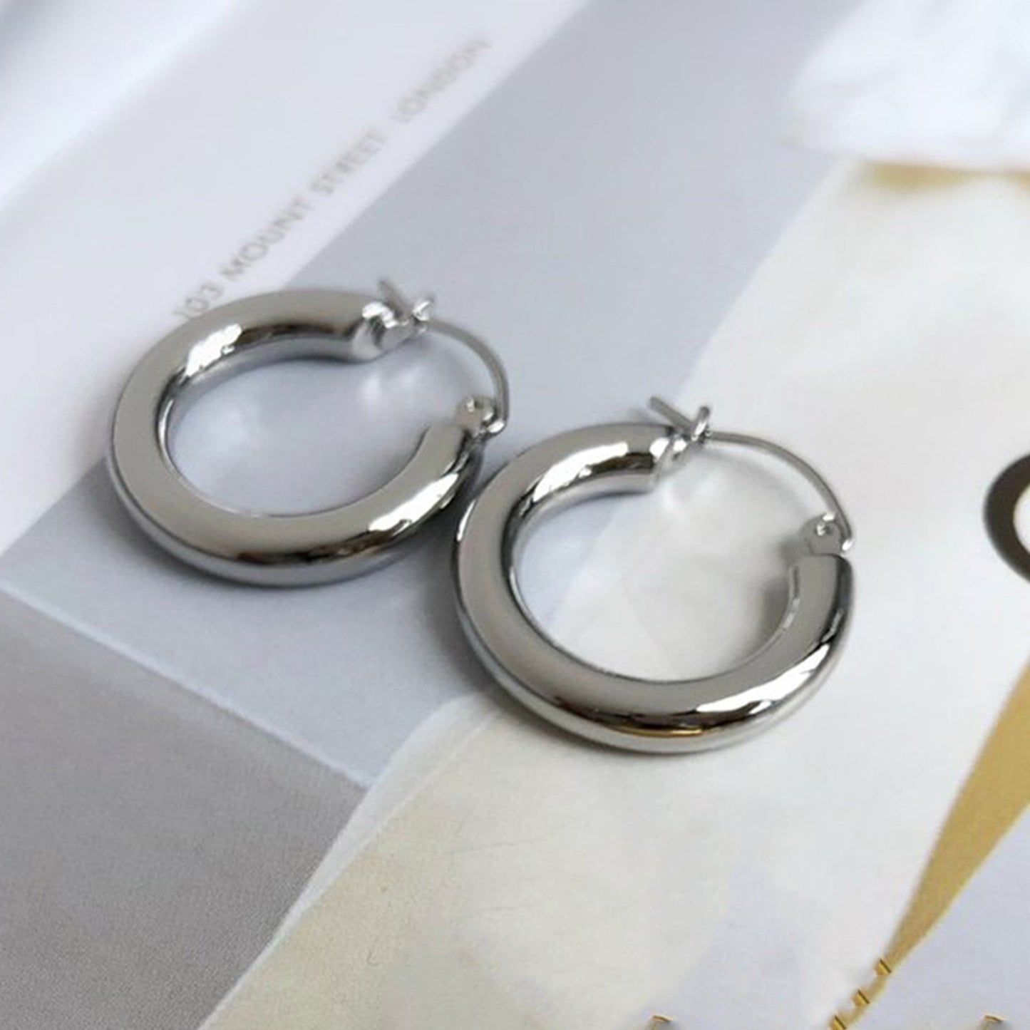 Solid Metallic Texture Simple Clip Circle Earrings