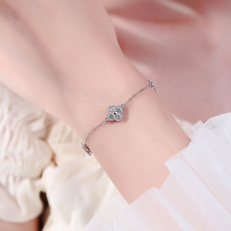 Sier Clover Damen-Armbänder, leicht, luxuriös, für Minderheiten