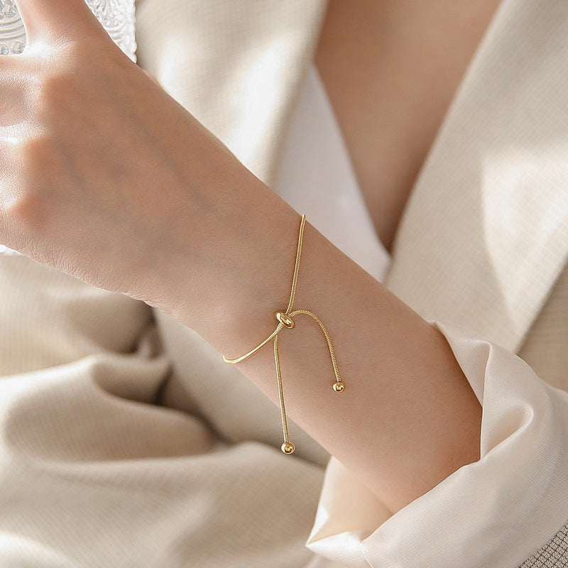 Einfache Schlangenknochen-Freundinnen-Minimalist-Mori-Armbänder