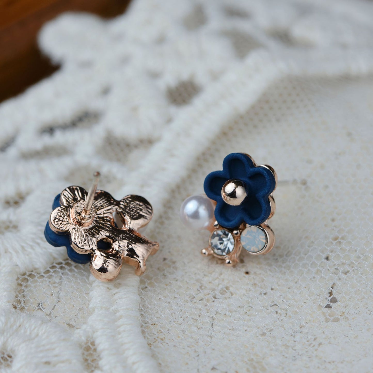 Niche High Sense French Style Design Klein Blue Pearl Flower Stud Earrings