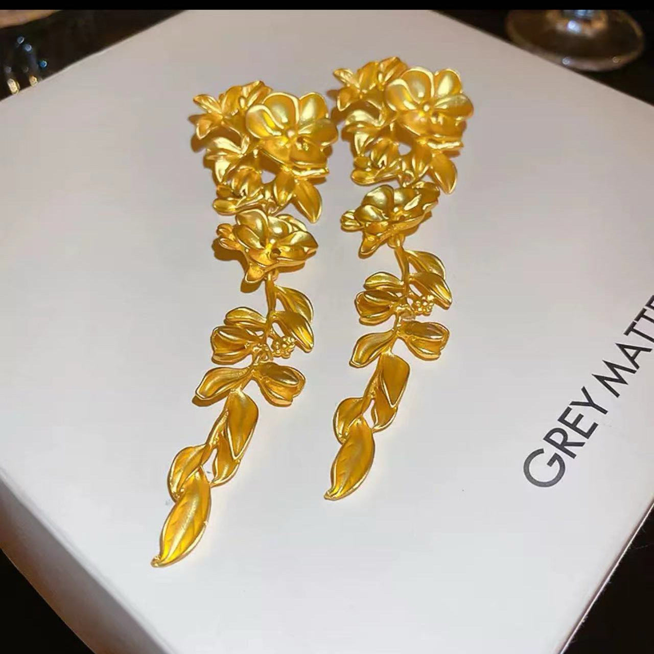 Golden Spring Flow Tassel High-grade Exaggerated Chinese Style Face Slimming Stud Earrings