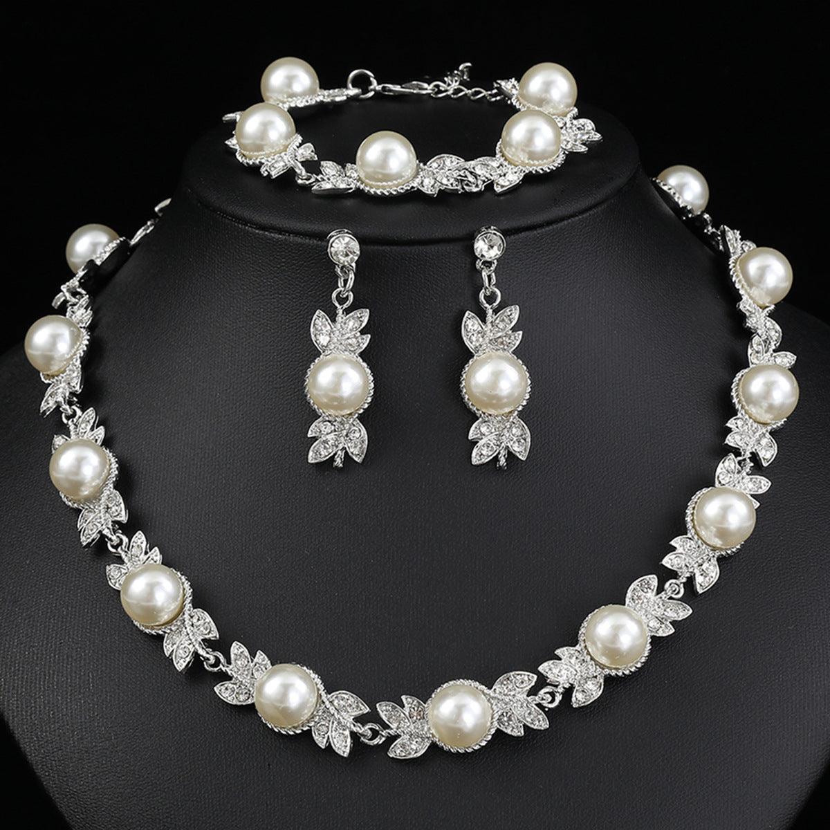 Luxury Minority Vintage Fashion Pearl Clavicle Necklaces
