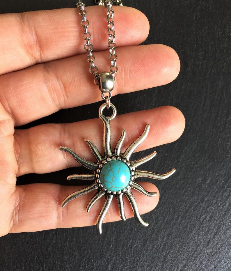 Boho-Halsketten mit Sonnenanhänger, Sonnenblume, rissiger Türkis