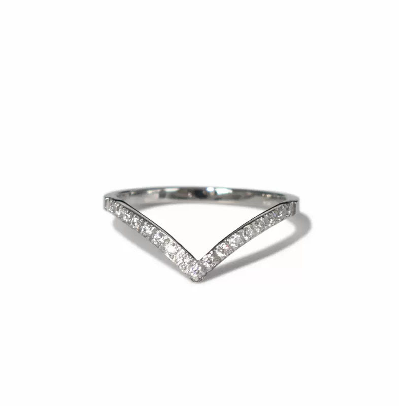 Women's Single Row Diamond Titanium Steel Design Advanced Light Luxury Ring