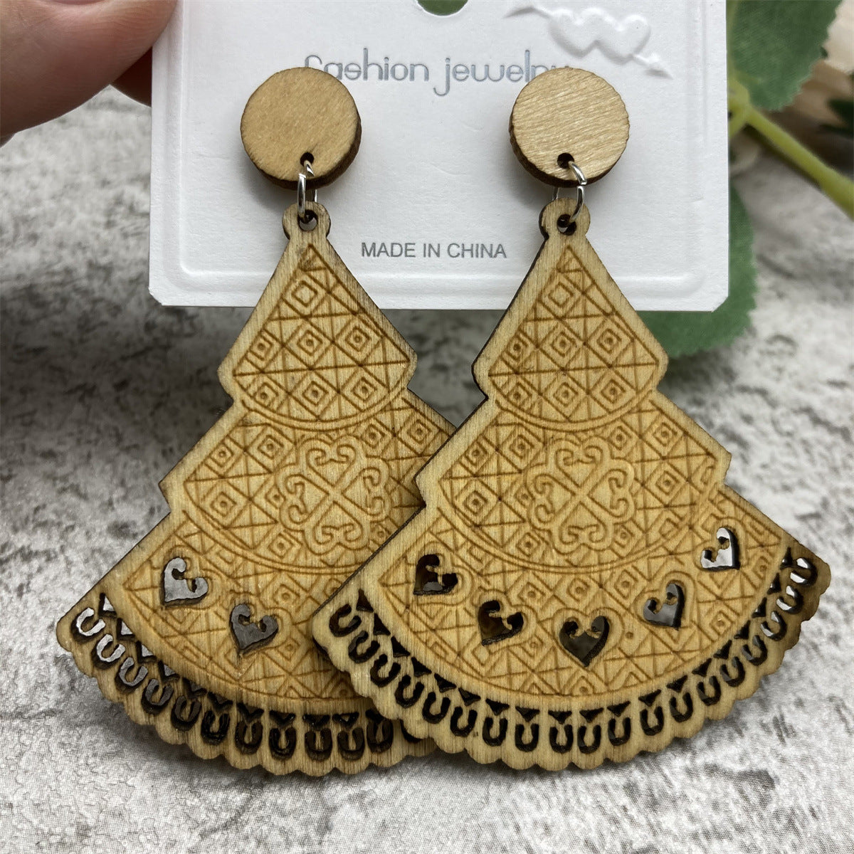 Bijoux élégants boucles d'oreilles ornement rétro creux en bois