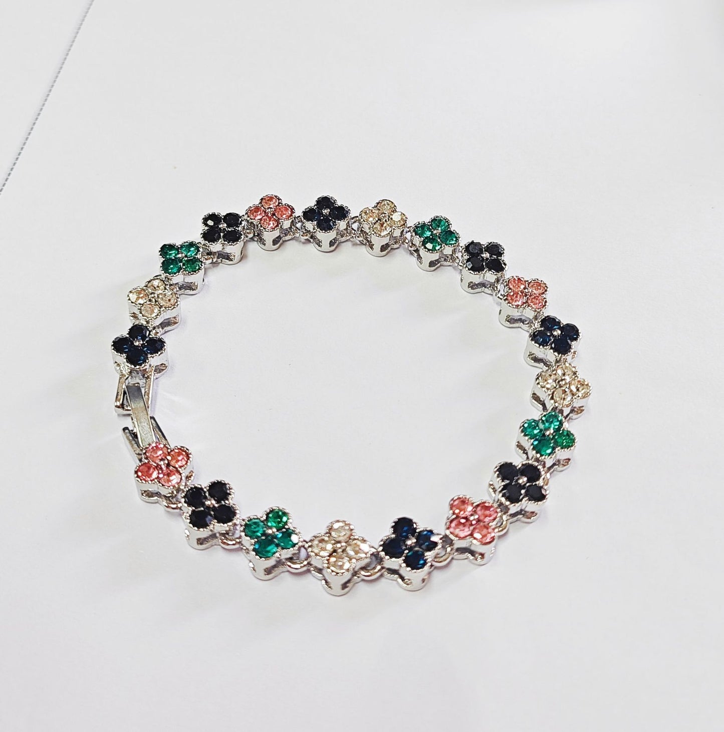 Women's Full Diamond Clover Fashion Design Luxurious Color Bracelet