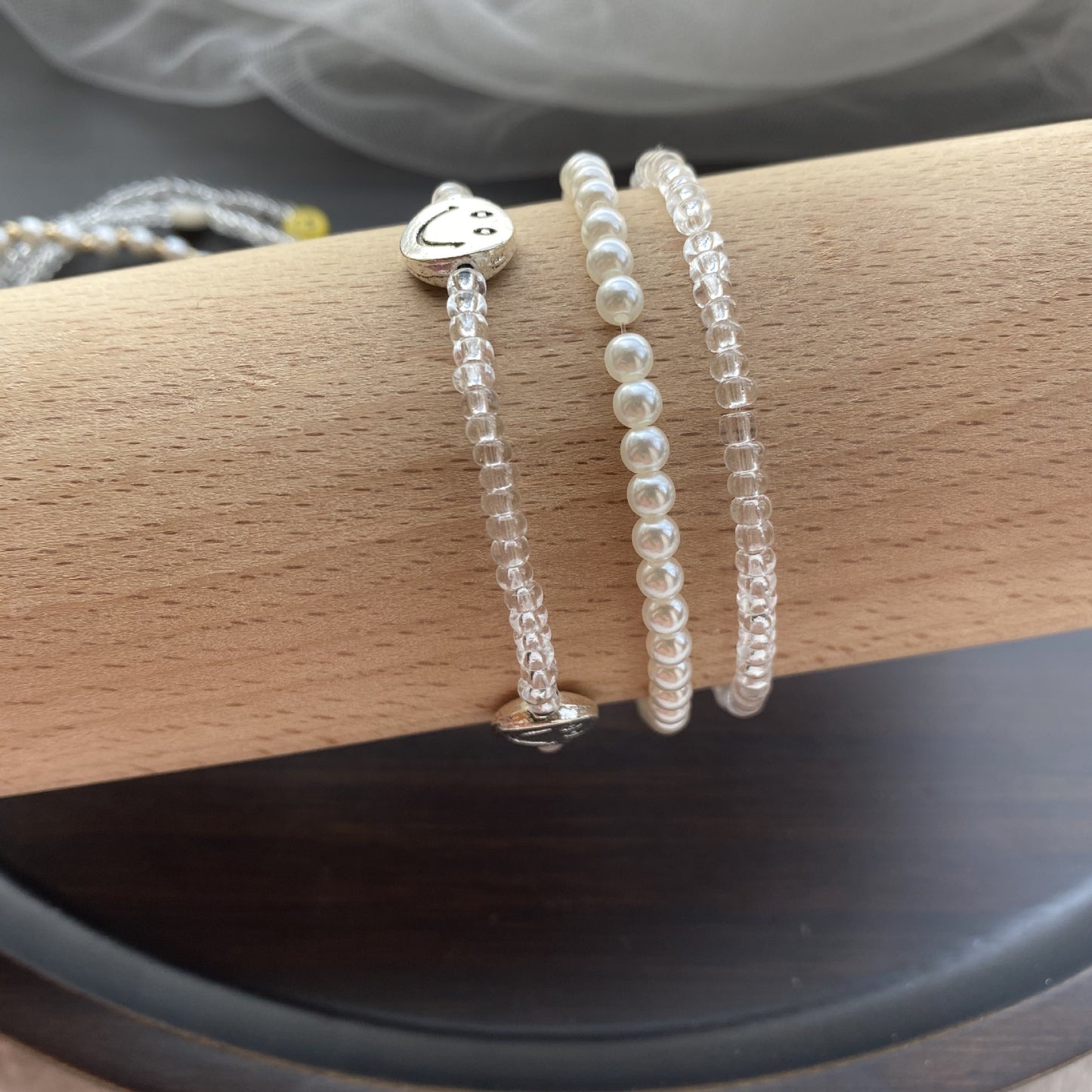 Bracelets combinés élastiques en trois pièces avec visage souriant et amour