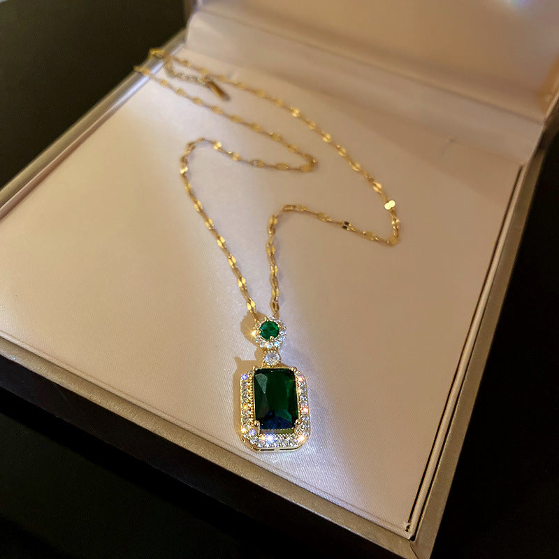 Women's Zircon Emerald Artificial Crystal Retro High-grade Light Luxury Clavicle Chain Jewelry Set