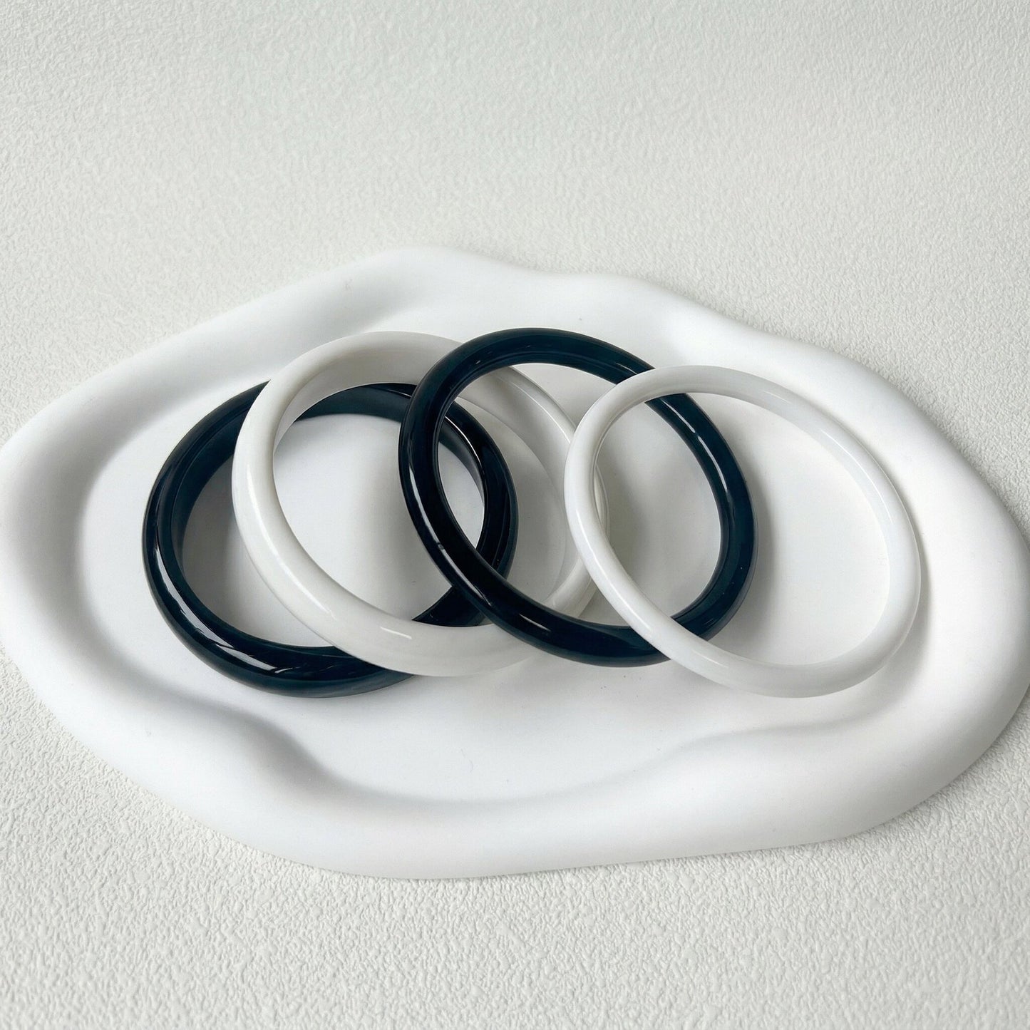 Women's Xi Black White Circle Resin Fashionable Simple Niche Temperament High-grade Bracelet