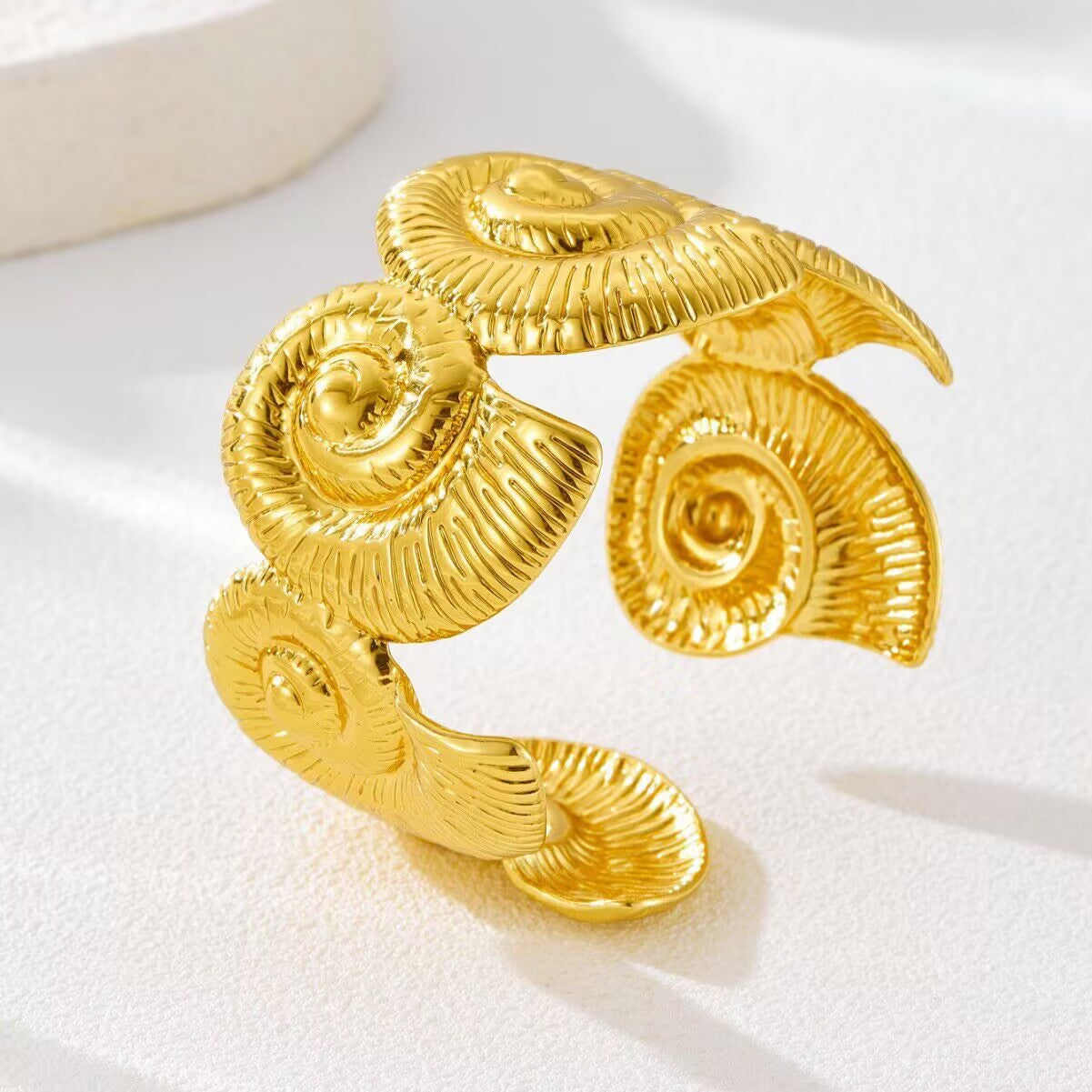 Fashion Design Ocean Style Shell Conch High Sense Golden Bracelets