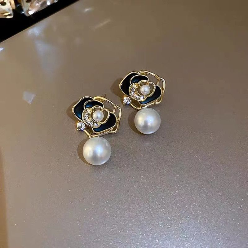 Women's Light Luxury Design Pearl Pendant Rhinestone Earrings