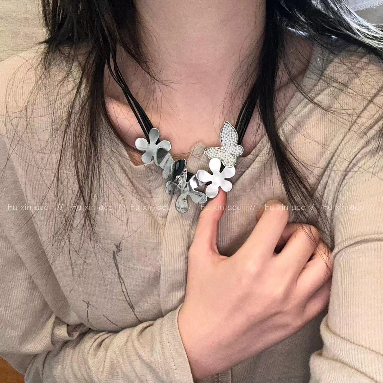 Associated Daisy Flower Fashion Retro Cold Style Butterfly Clavicle Necklaces