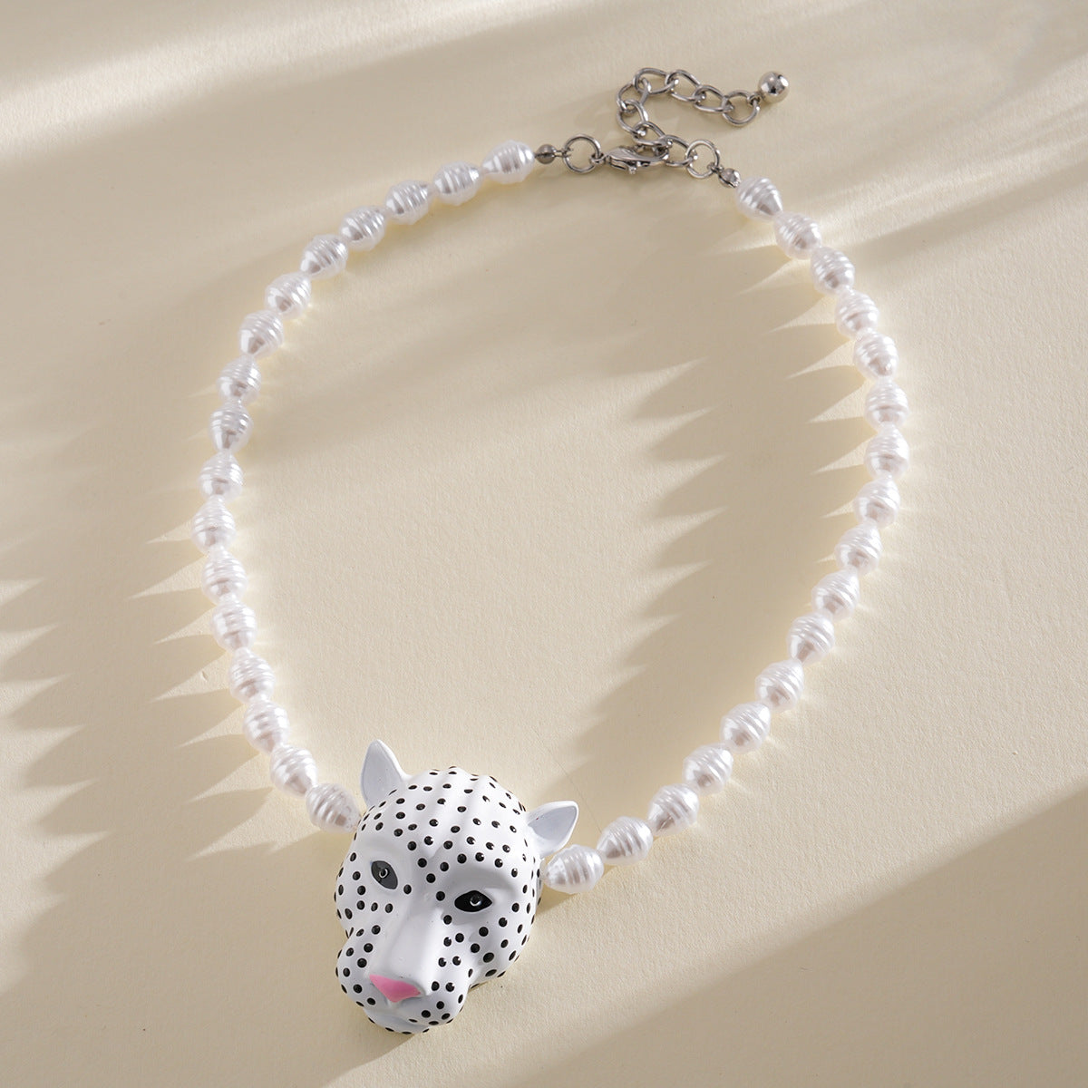 Women's Round Pearl Light Luxury Minority Vintage Clavicle Chain Jewelry Set