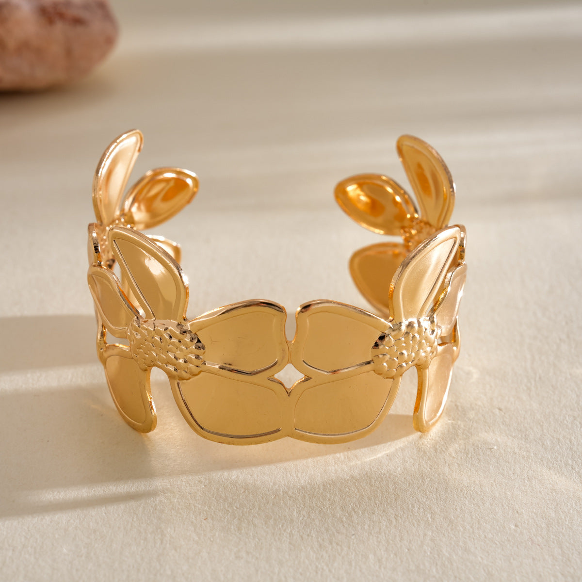 Women's Metal Pleated Flowers Openings Suit Niche Exaggerated Light Luxury Bracelet