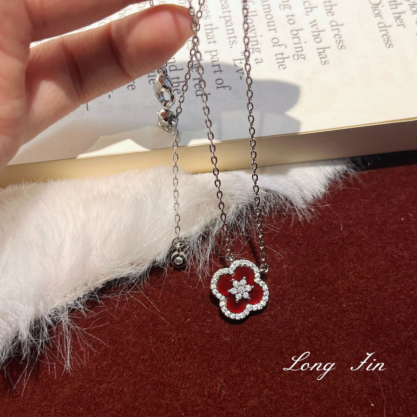 French Retro Tiger Eye White Shell Hollow Zircon Red Four-leaf Bracelets