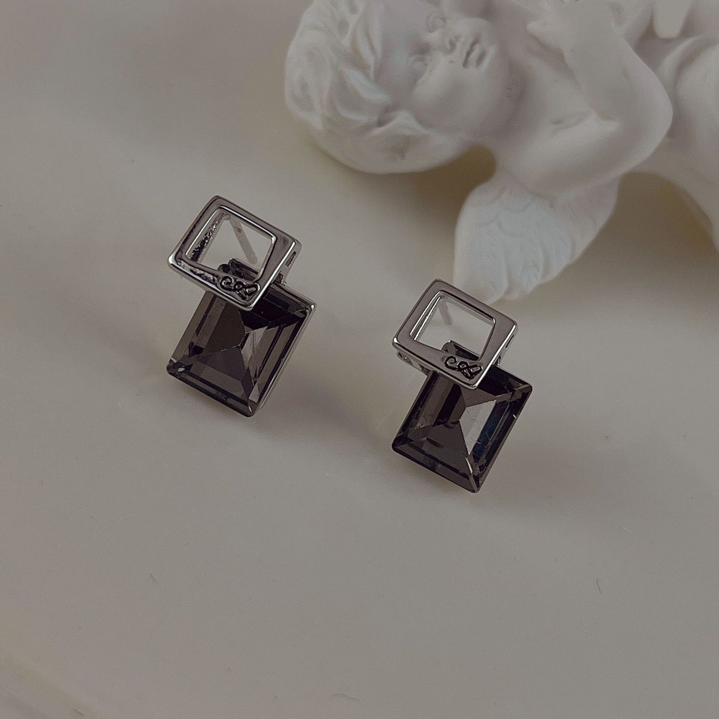 French Entry Lux Gray Crystal Square Temperamental Minority Earrings