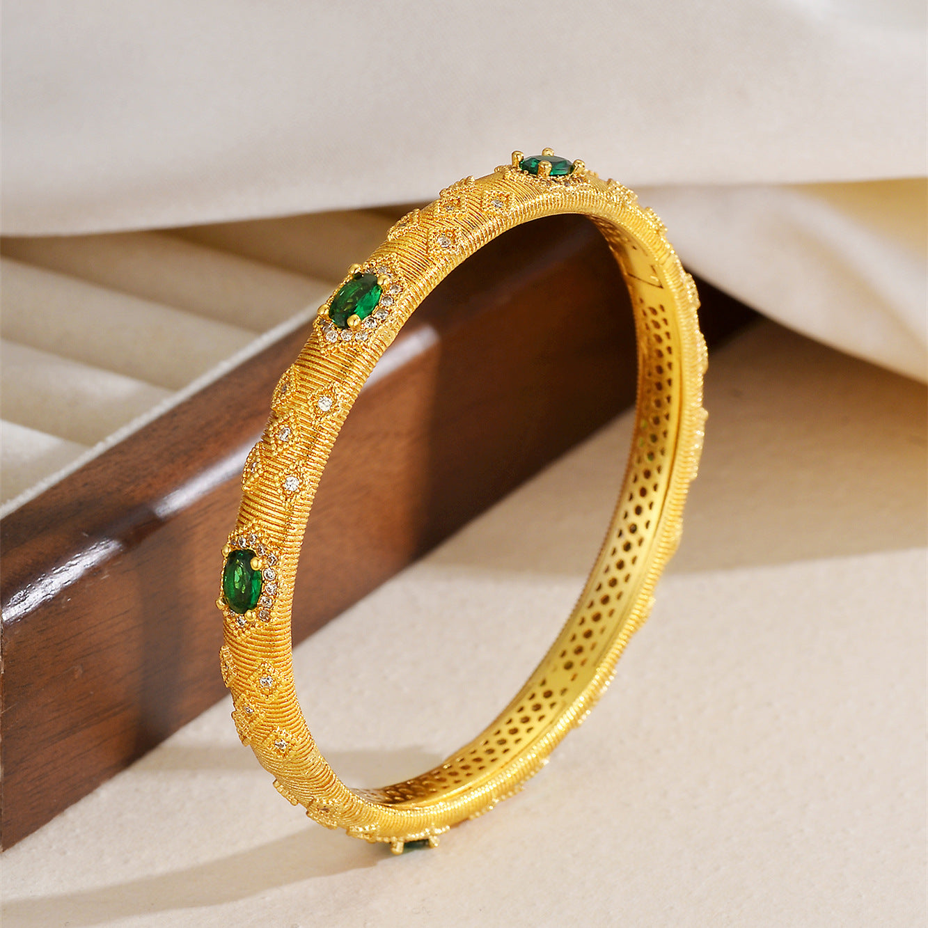 Women's Gold Shop Ancient Style Alluvial Green Buckle Bracelets