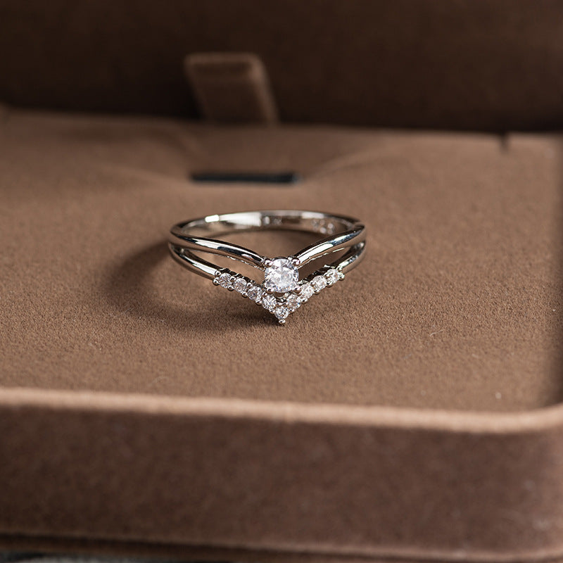 Women's Fashion Creative V-shaped Engagement Simple Zircon Rings