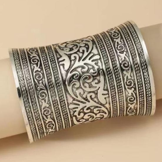 Carved Flower Iron Open Personalized Dance Long Bracelet