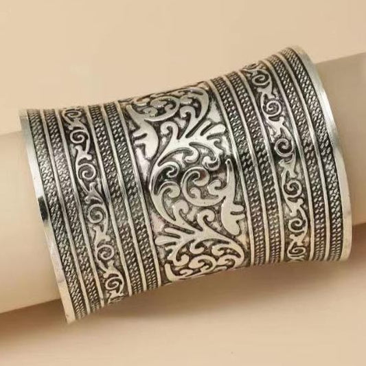 Carved Flower Iron Open Personalized Dance Long Bracelet