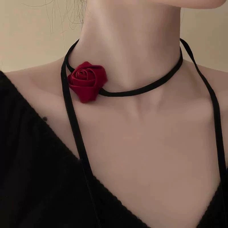 Rose Veet Retro Female Niche Strap Necklaces