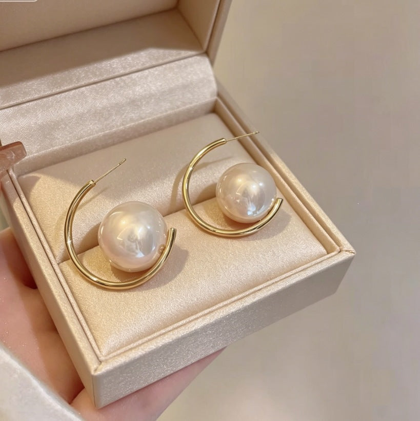 Compact Elegant Pearl Eardrops French Style Design Stud Earrings