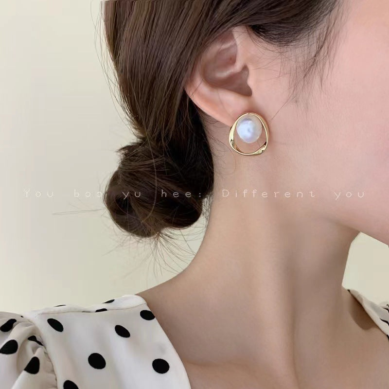 Women's Pearl French Minority High Sense Design Ear Light Earrings