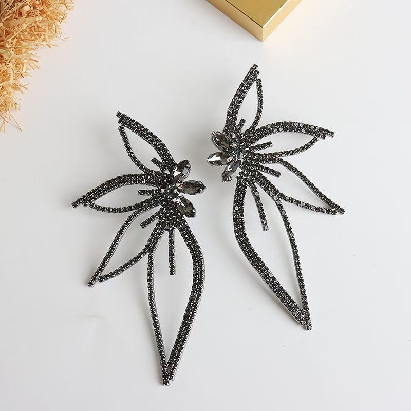 Women's Unique Fashion Splendid Diamond Foliated Lamellar Flower For Personalized Earrings