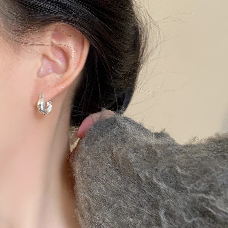 Women's Niche High-grade Cold Style Golden Simple Ear Buckle