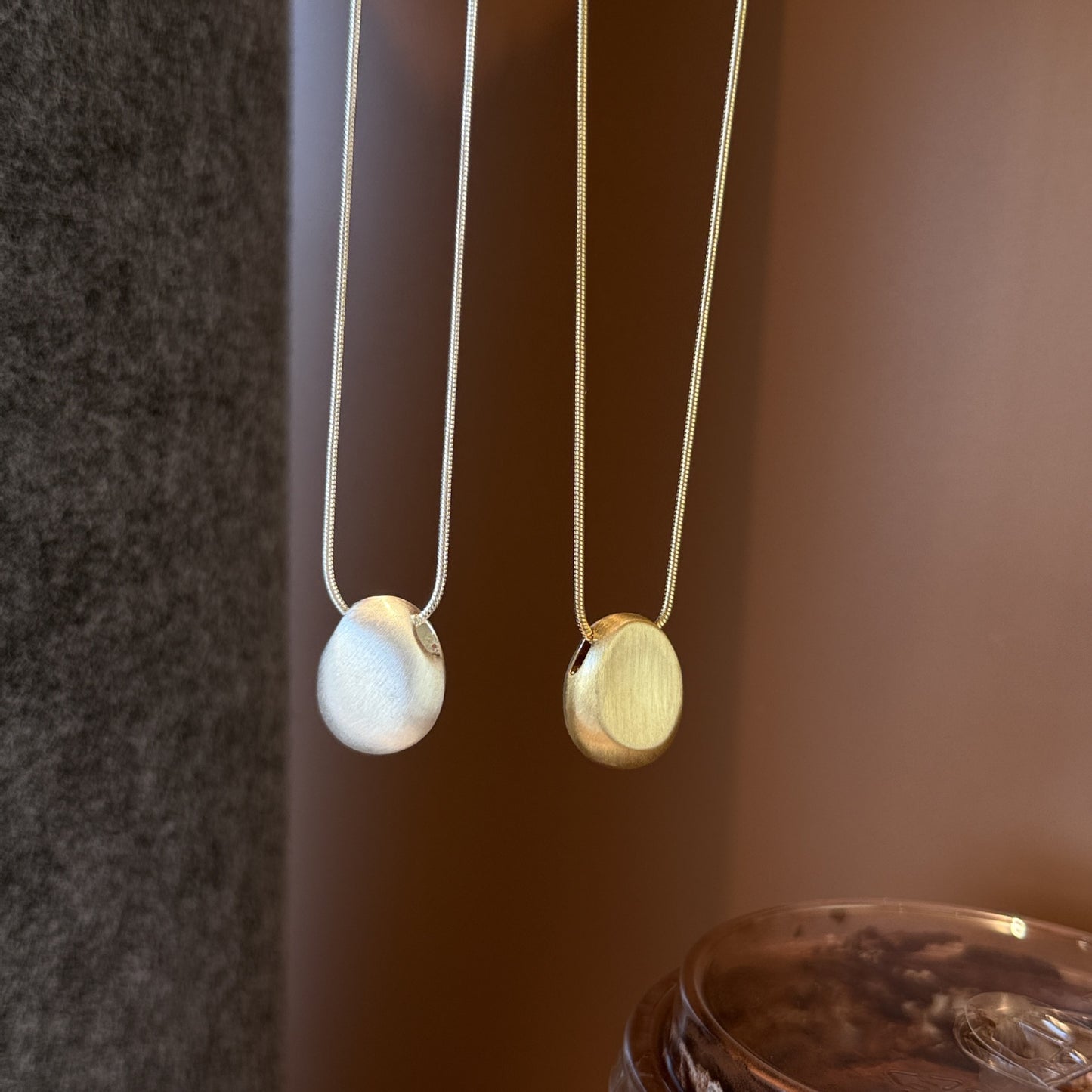 Women's Retro Personalized Oval Brushed Gold Sier Bean Pull-out Necklaces