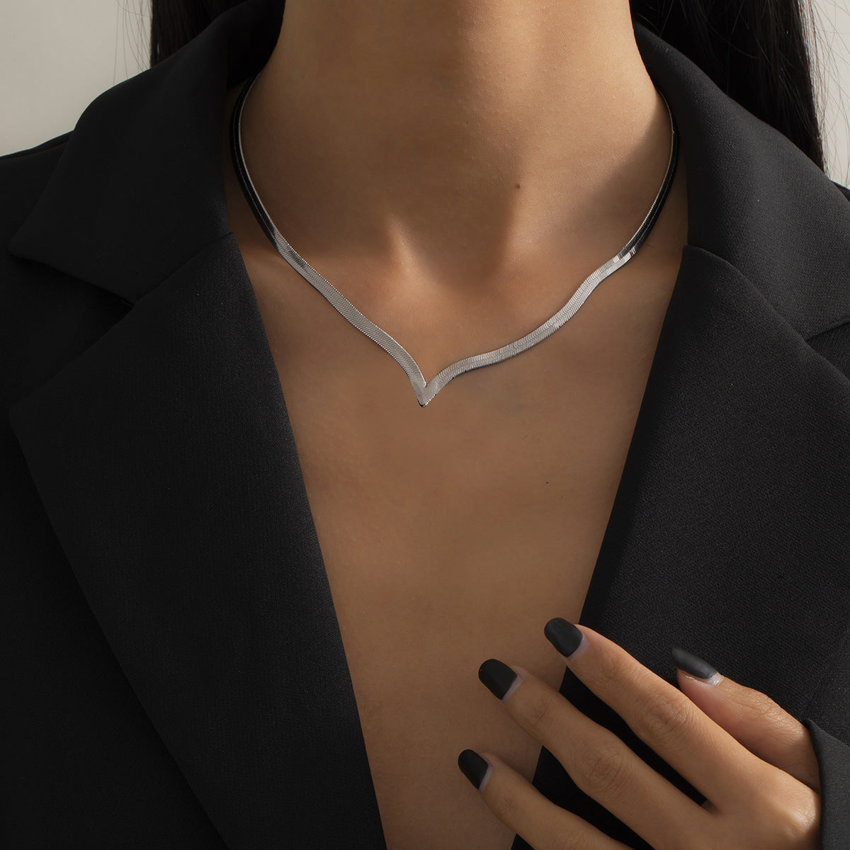 Women's Hip Hop Street Snap Metal Snake Bones Chain Necklace
