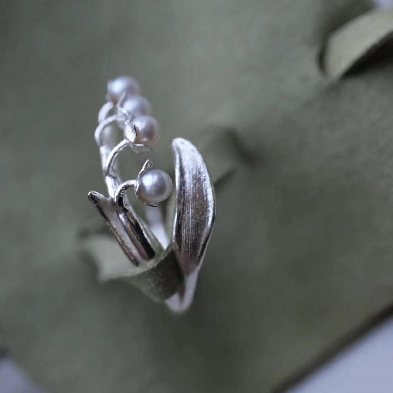 Lily Pearl Female Retro Aloofness Style Diamond Flower Design Sweet Ring