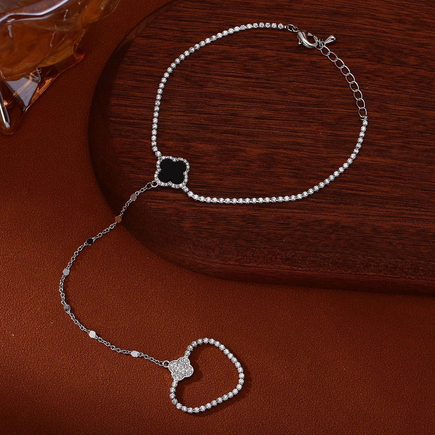 Plated Real Gold Sweet Cool Style Finger Chain Integrated Fashion Bracelet