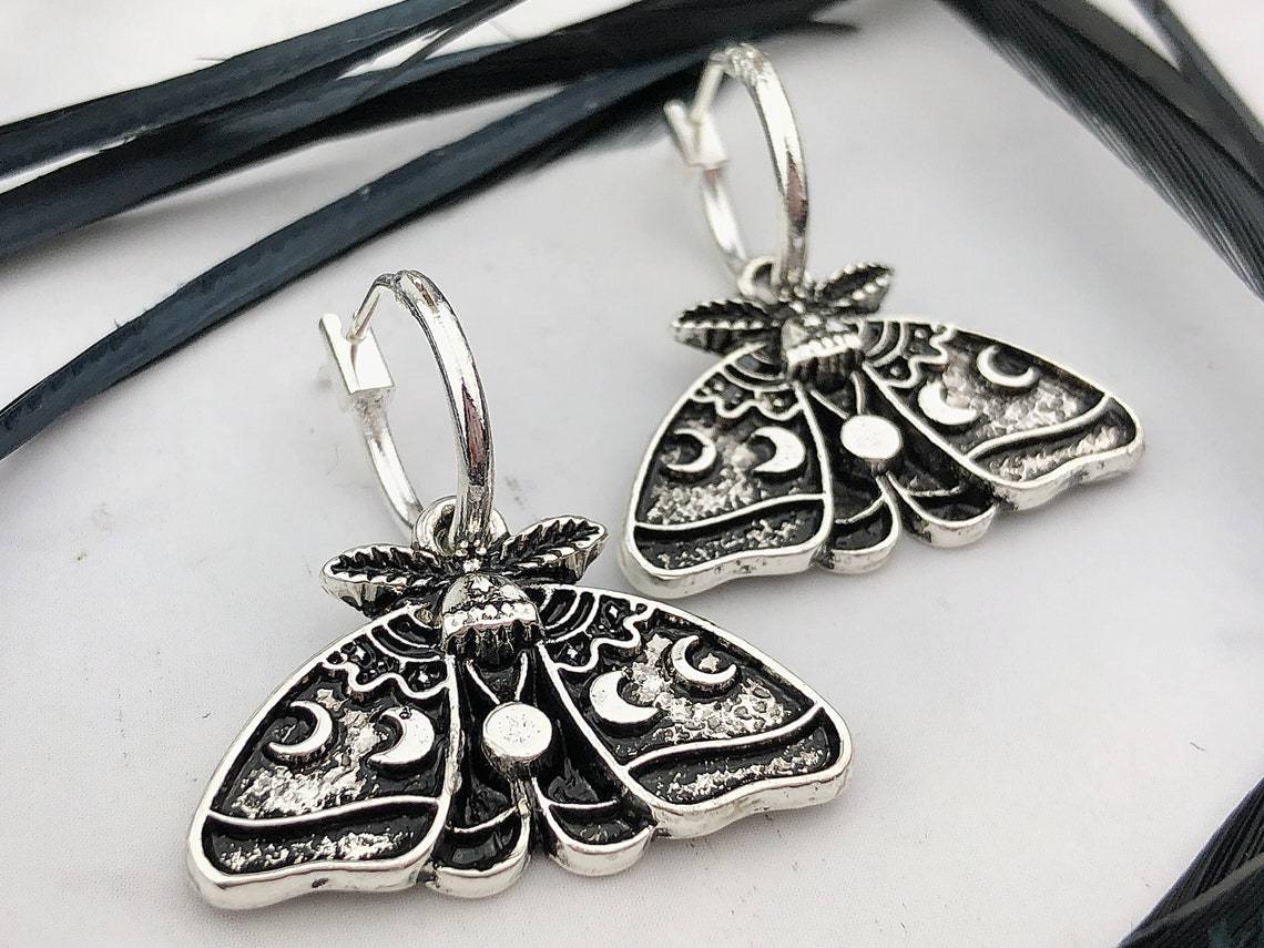 Moon Pattern Moth Pendant Fashion Simple Earrings