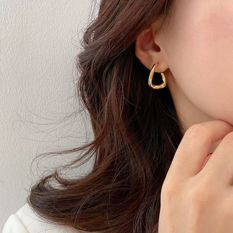 Women's Irregular Metal Twisted Simple High Sense Design Ear Fashionable Temperamental Earrings