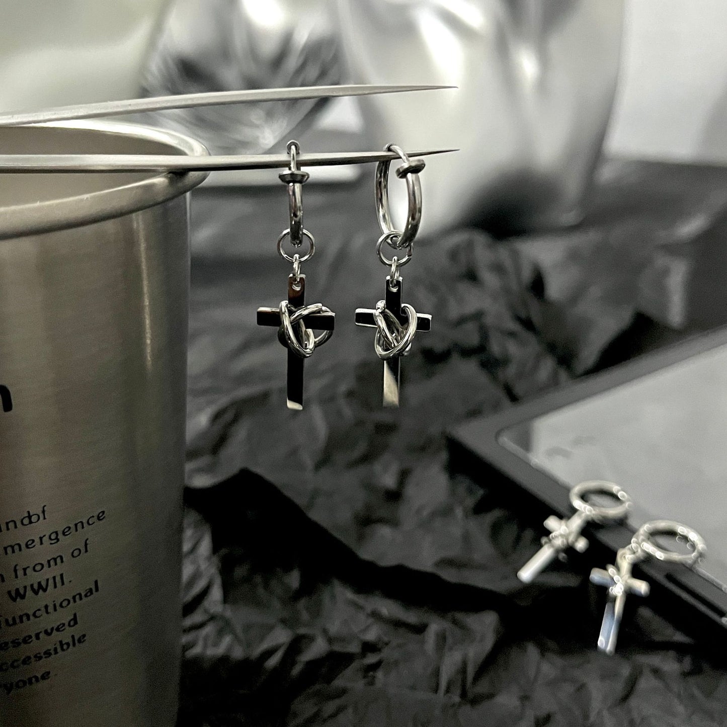 Women's & Men's Winding Cross Stainless Steel Niche Design High Ear Clip