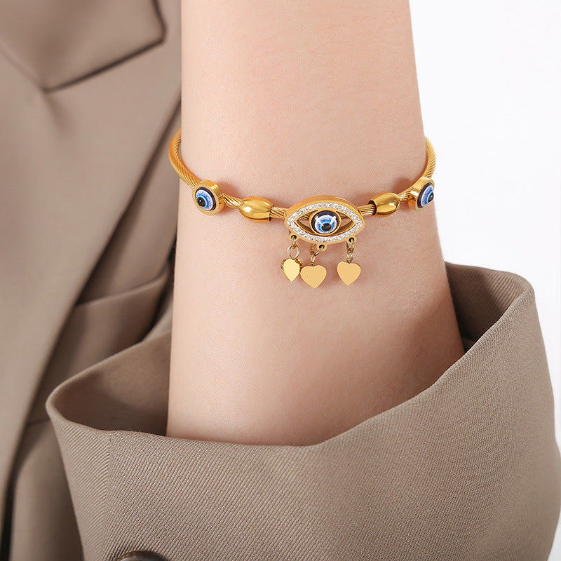 Women's Titanium Steel Gold-plated Pendant Retro Heart-shaped Bracelets