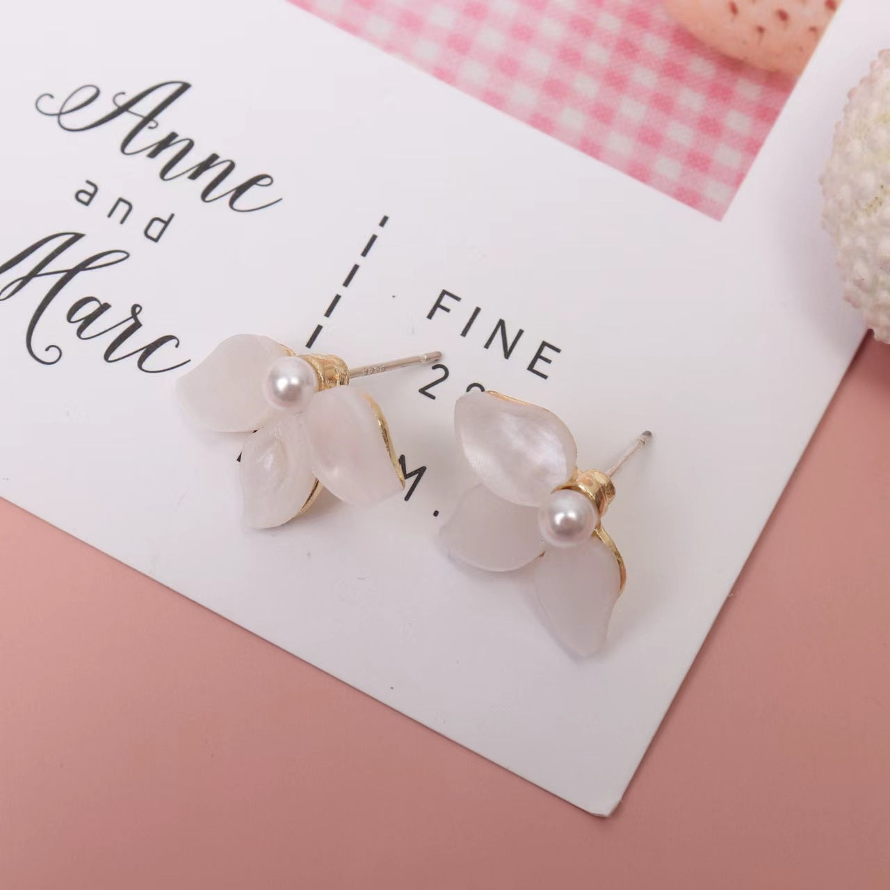 Sier Needle White Shell Petal Advanced Design Female Earrings