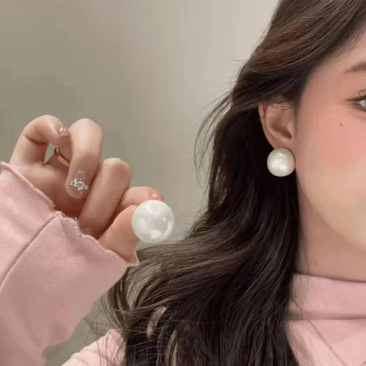 Women's Bite Bead Show Face Small Minimalist Design Simple Stud Earrings