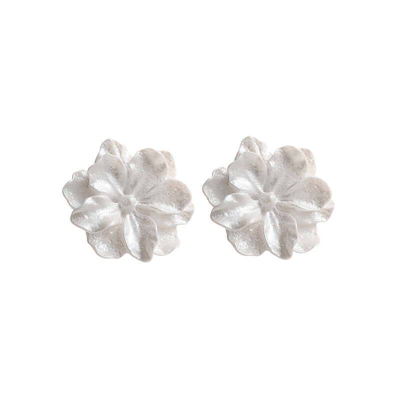 White Camellia Elegant High Sense Round Face Mosquito Ear Clip