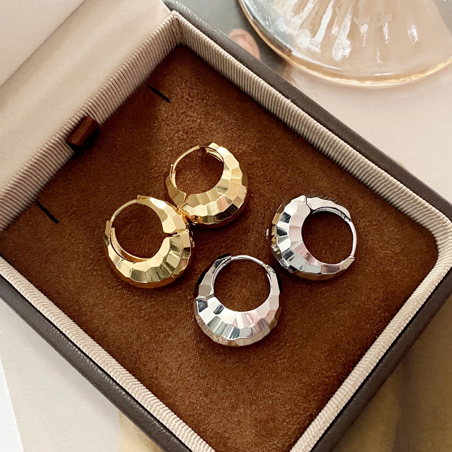 Retro Geometric Shining Cutting Surface Earclip Ear Buckle