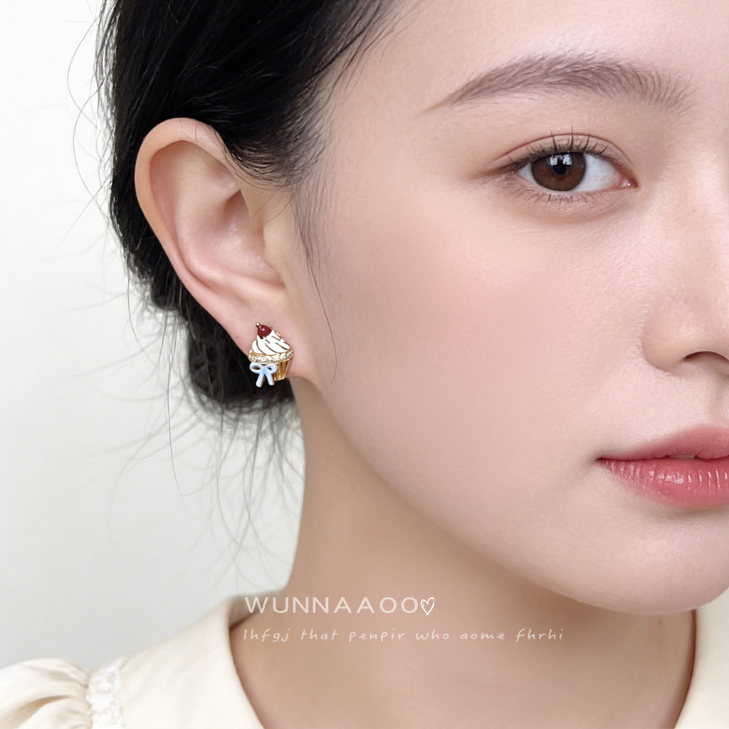 Women's Cream Hand Painting Micro Inlaid Zircon Sier Needle Small Cute Earrings